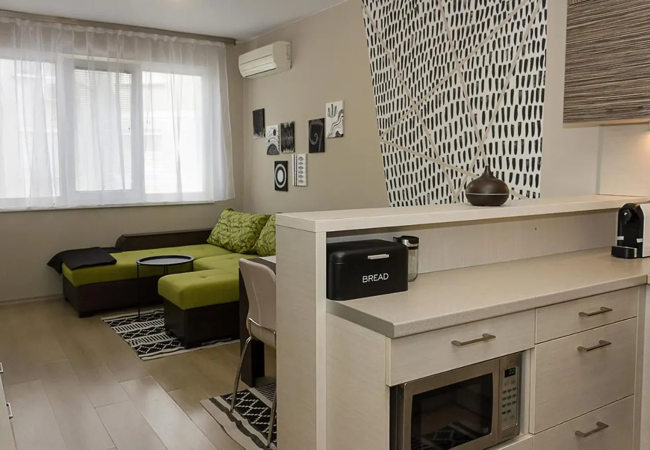 Black & White -1Bd Flat In Varna Center By Flat Mаnager Apartment
